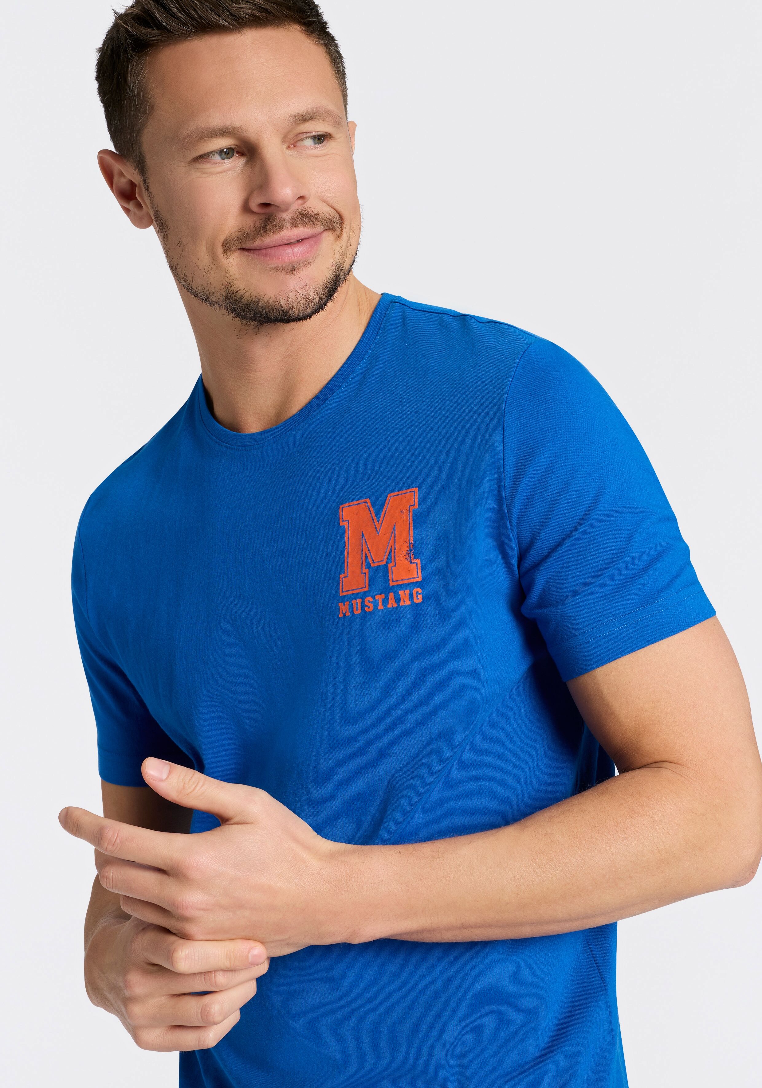 Rundhalsshirt MUSTANG "Alex Logo Brust", Herren, Gr. L, nautical blau, Jersey, Obermaterial: 100% Baumwolle, bedruckt, normal hüftbedeckend, Rundhals, Shirts Rundhalsshirt, normale Passform, Kurzarm-Design, lässiger Stil nautical blau L