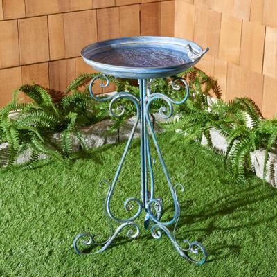 "SAFAVIEH Outdoor Living Ashlan Bird Iron Home Accent - 17"" W x 15"" D x 29"" H"