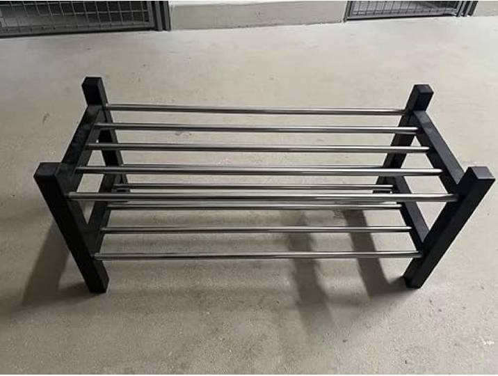 Ikea TJUSIG schoenenrek in zwart; stapelbaar