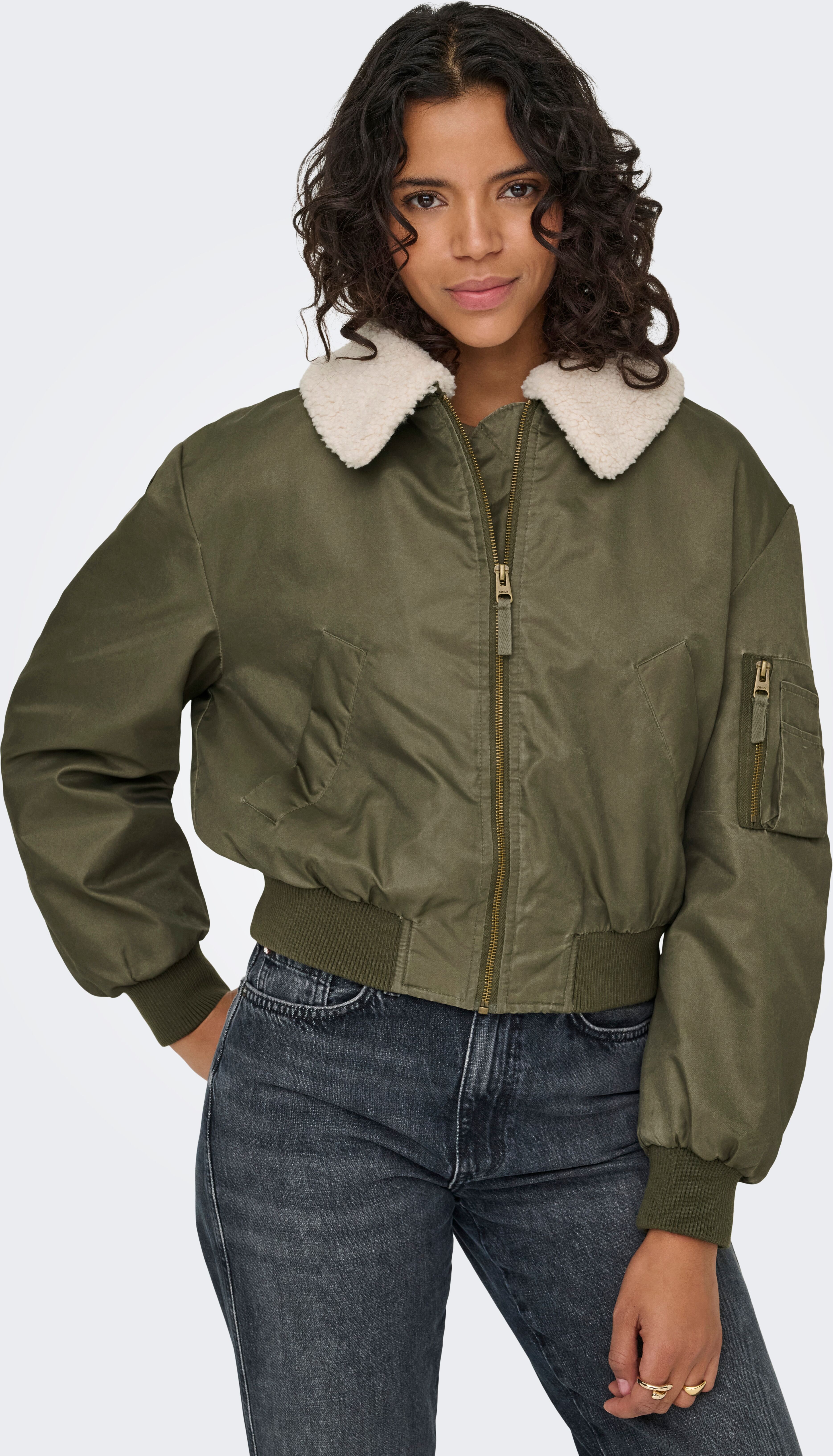 Bomberjacke ONLY "ONLSURI LIFE WASHED BOMBER CC OTW", Damen, Gr. XL, grün (kalamata), Web, Obermaterial: 100% Nylon, unifarben, regular fit, Rippbündchen, Jacken Bomberjacke kalamata XL
