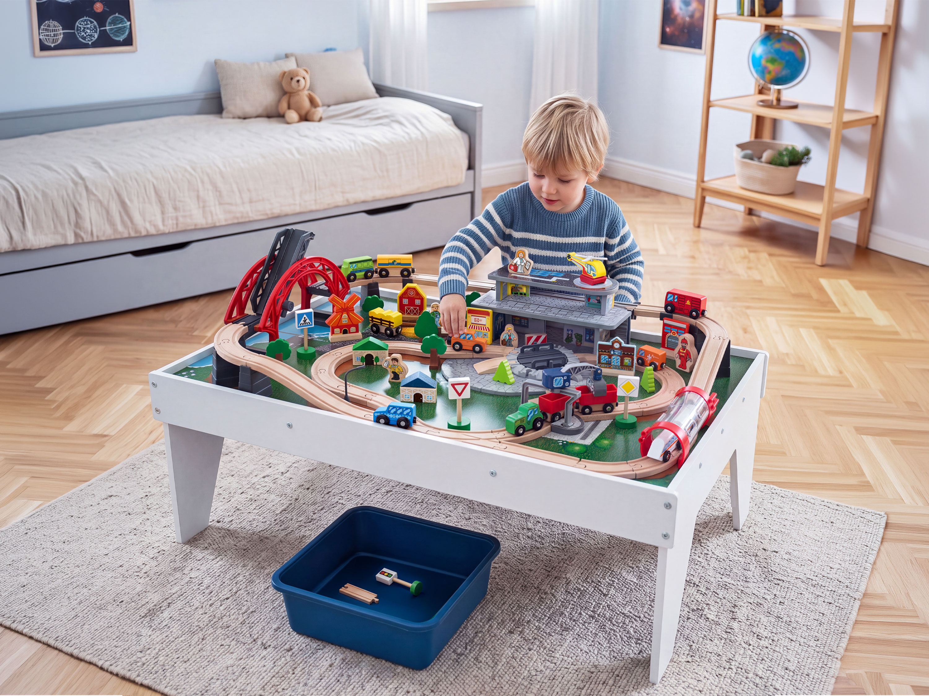 LUPILU® Holzeisenbahn Spieltisch, 100-teilig