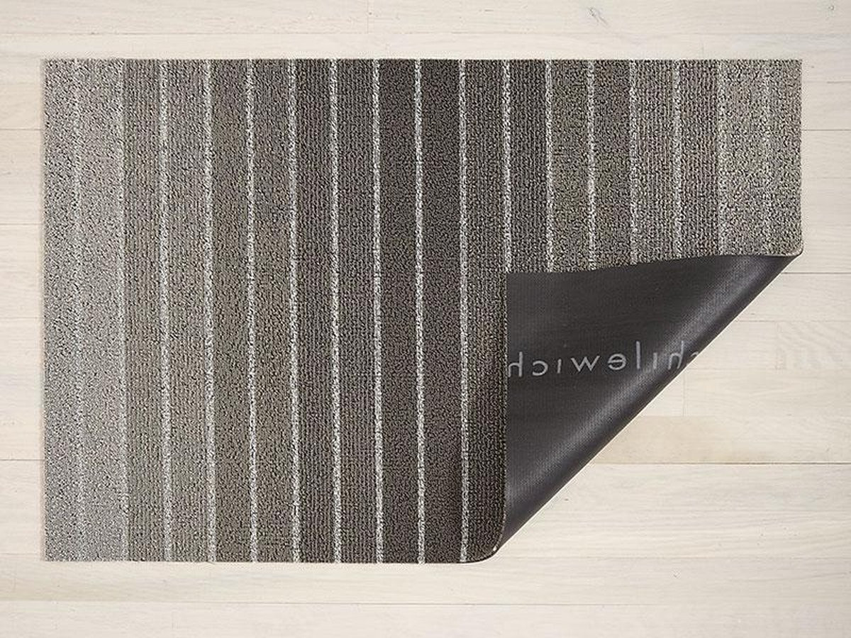 Chilewich Deurmat Block Stripe Taupe met gestreept design van polypropyleen