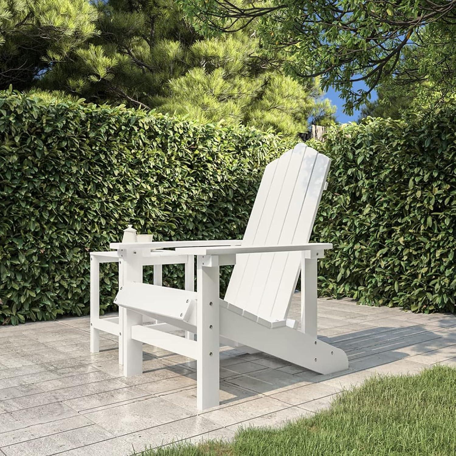 Adirondack-Gartenstuhl mit breiten Armlehnen und geneigter Rückenlehne aus weißem HDPE