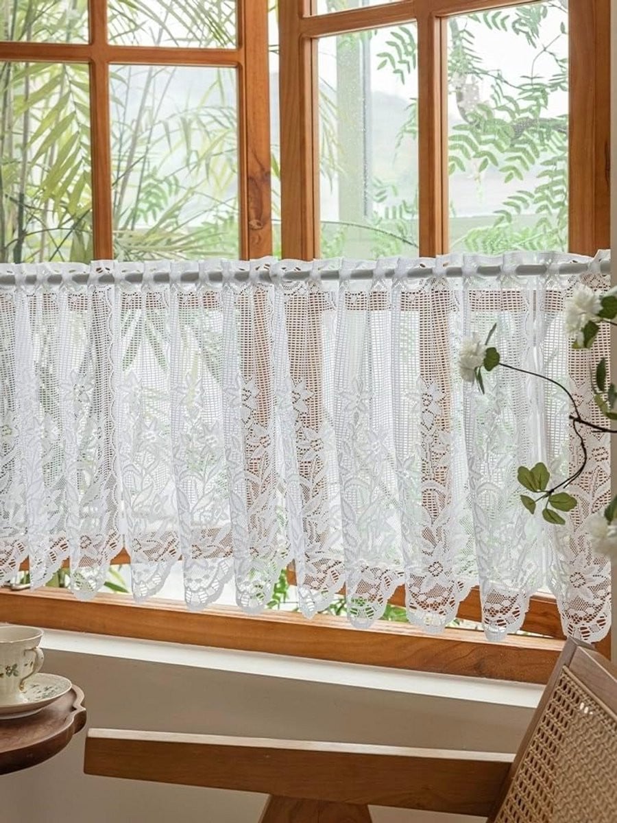 Wit Jacquard Vitrage Gordijn met Bloemmotief in Landelijke Stijl, H45 x B120 cm