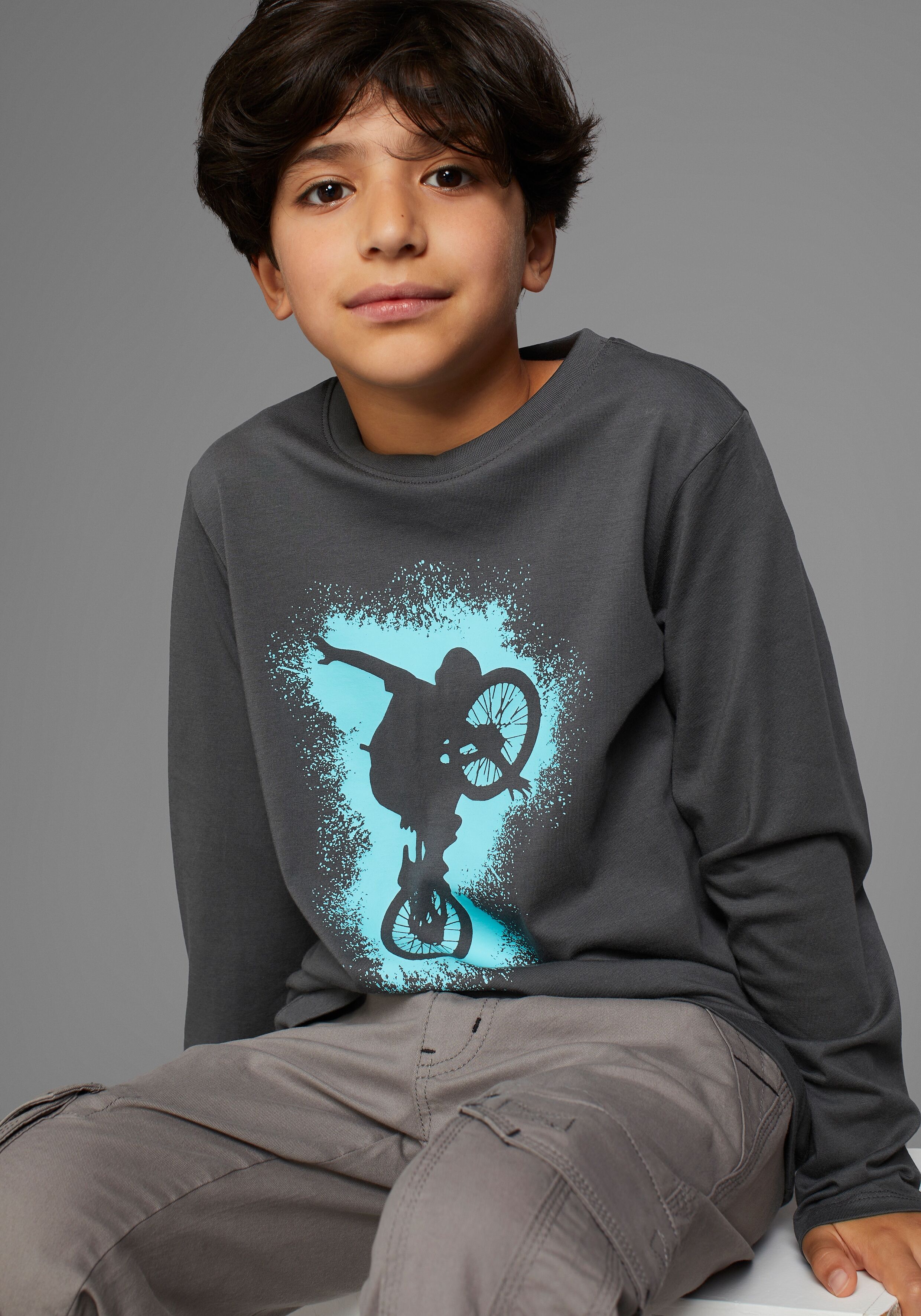 Langarmshirt KIDSWORLD "BIKER Druck", Jungen, Gr. 128/134, grau (anthrazit), Jersey, Obermaterial: 100% Baumwolle, bedruckt, Basic hüftlang, Rundhals, Shirts Langarmshirt, lässiger Druck für Jungen, Topseller