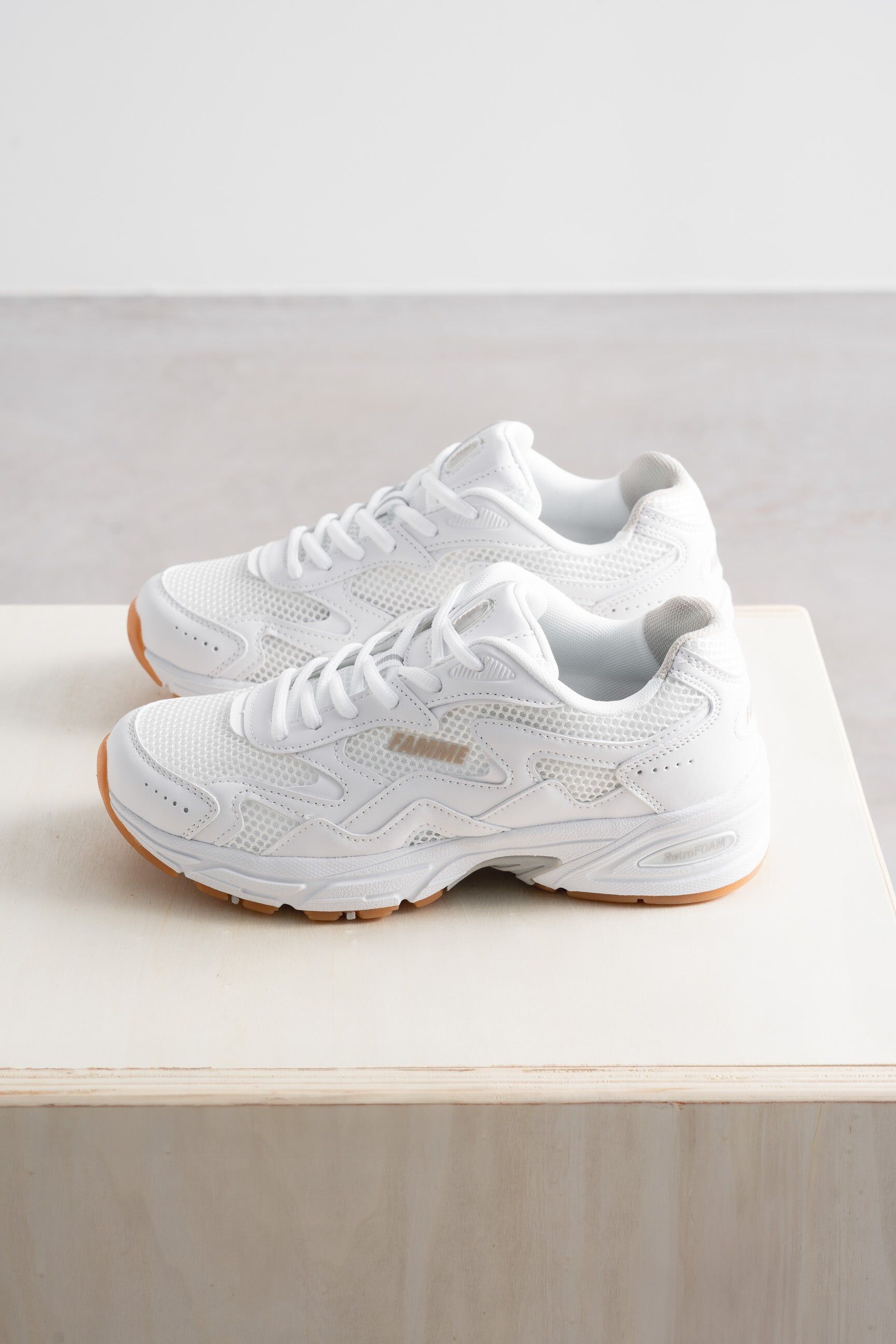 FAMME - 90S Trainers - White / 37