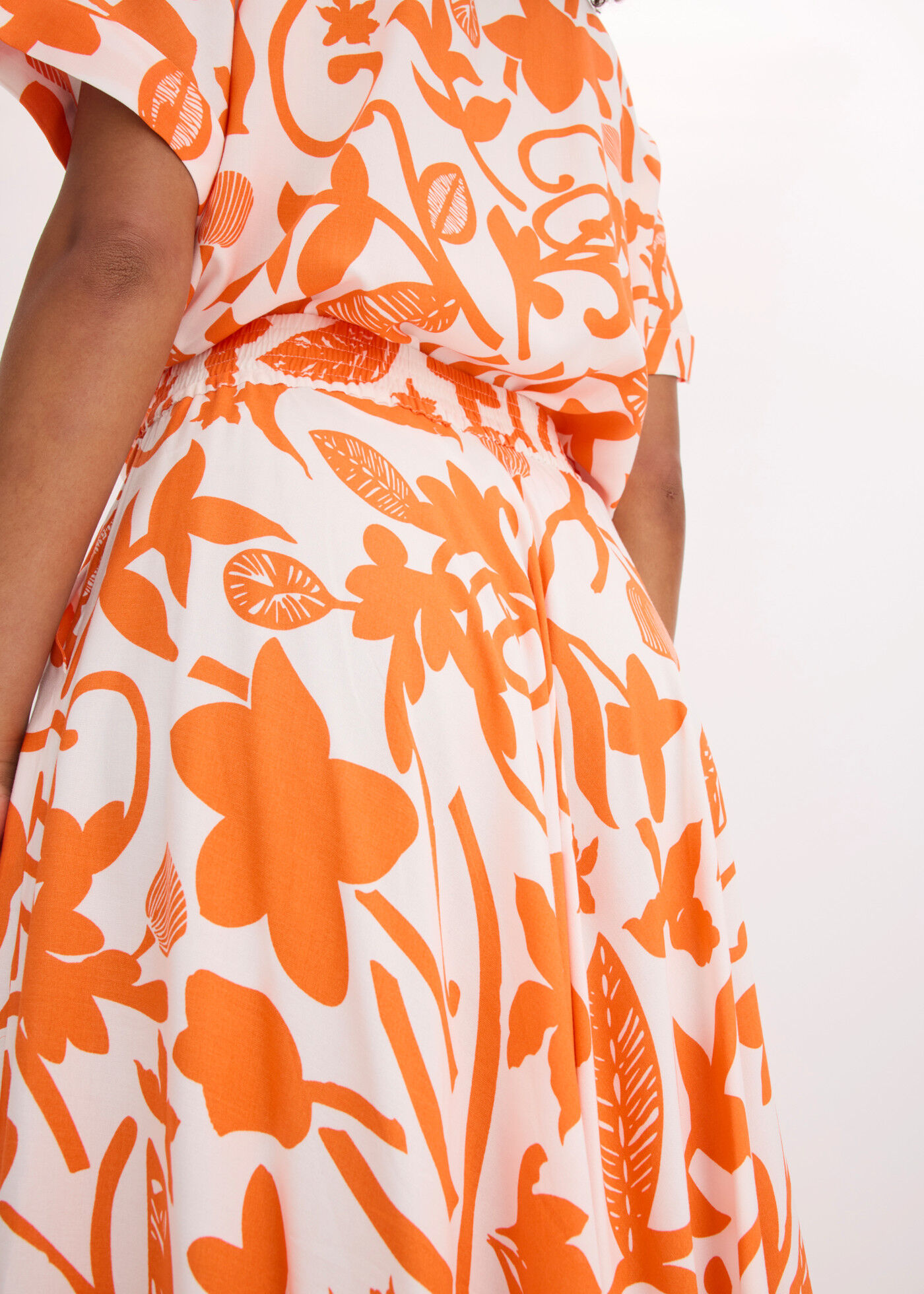 Maxirock BONPRIX, Damen, Gr. 38, orange (wollweiß, mango floral), Obermaterial: 100% Viskose, ausgestellt, Röcke Maxirock, aus Viskose, ausgestellte Passform, knöchellang, bedruckt wollweiß, mango floral 38