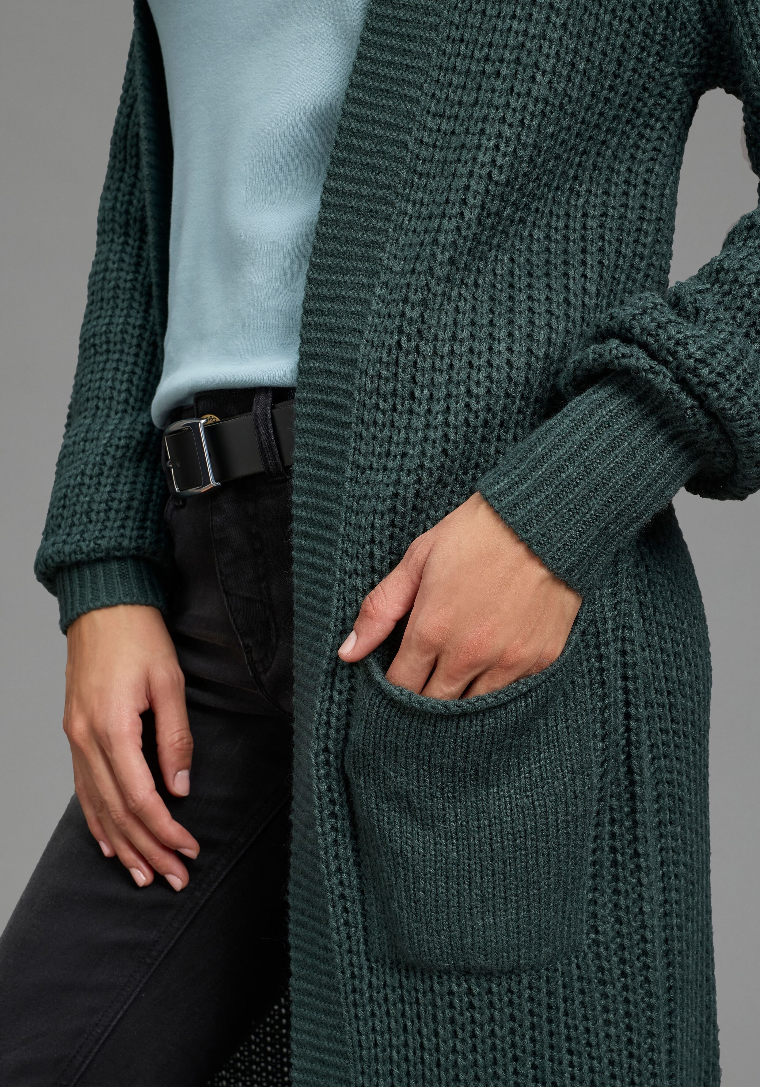 Longstrickjacke LAURA SCOTT, Damen, Gr. 44/46, grün (dunkelgrün), Grobstrick, Obermaterial: 100% Polyacryl, unifarben, oversize ca. Mitte Wade, V-Ausschnitt, Bündchen, Strickjacken Longstrickjacke, aus kuscheligem Grobstrick, Topseller