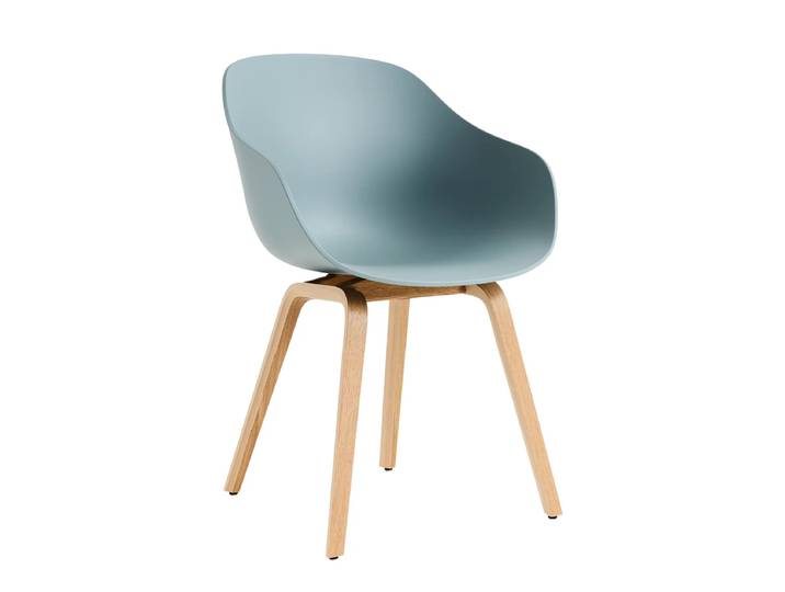 HAY - About A Chair AAC 222, Eiche lackiert / dusty blue 2.0 (Kunststoffgleiter)