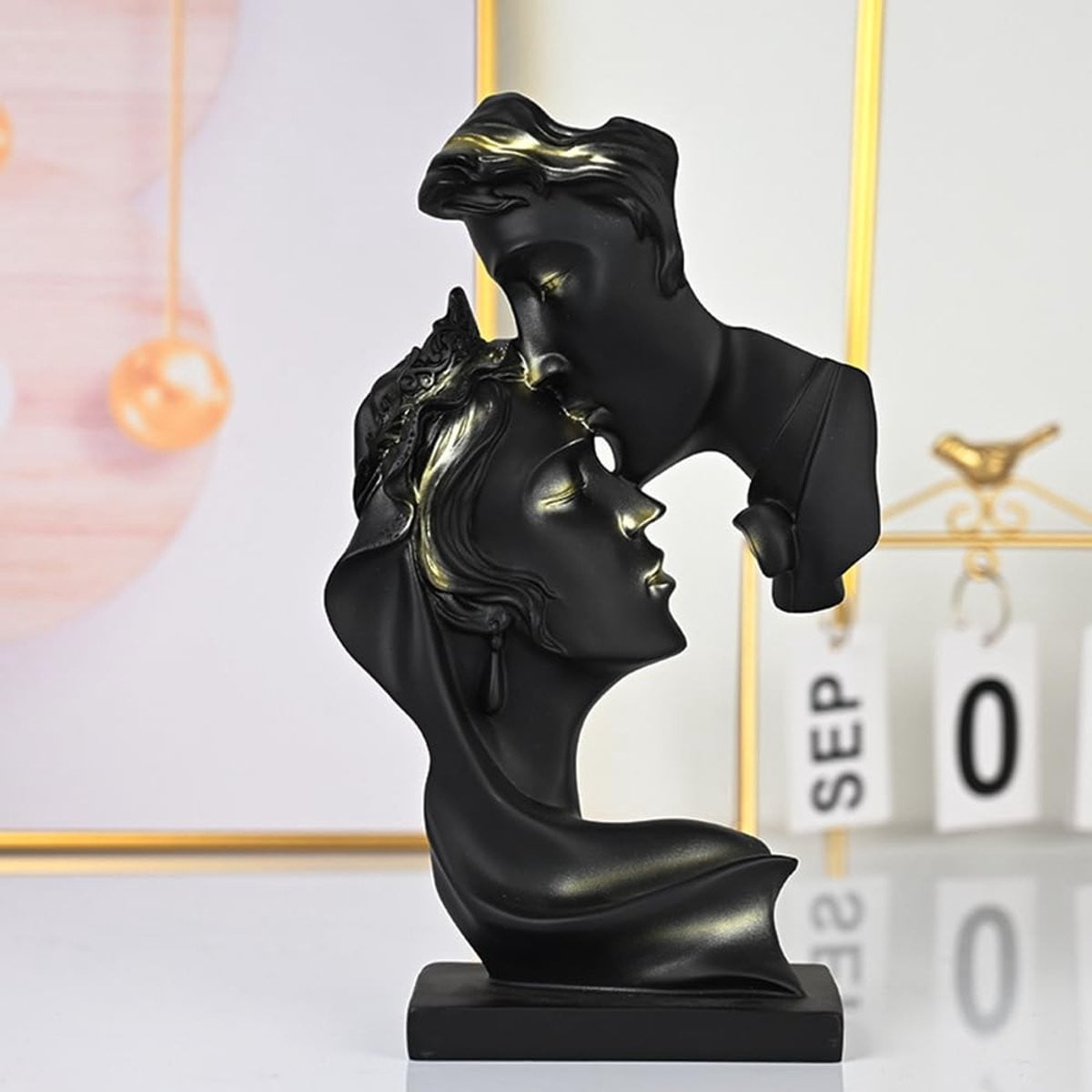 Unyqoos Abstracte Romantische Koppel Sculptuur voor Woon- en Kantoorinrichting