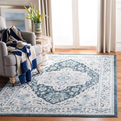 SAFAVIEH Isabella Vergilia Traditional Oriental Rug