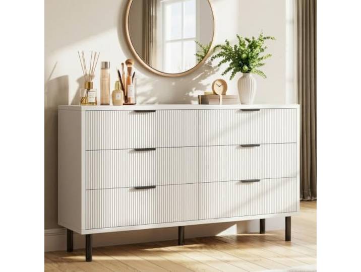 Garvee Moderne Kommode 140cm 6 Schubladen Rillenfront Sideboard Weiß Schubladenschrank aus MDF-Holz mit schwarzen Metallbeinen. Vielseitig einsetzbar für Schlafzimmer, Wohnzimmer & Flur.