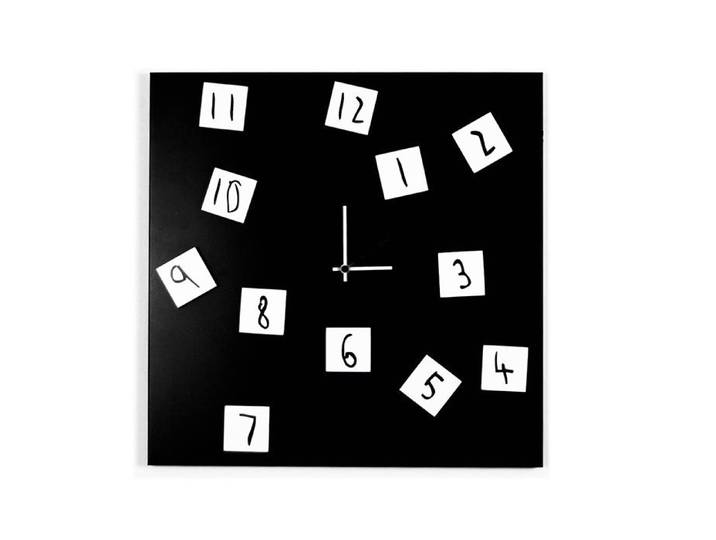 dESIGNoBJECT horloge murale CHANGING CLOCK (Noir - Tôle coupée au laser)