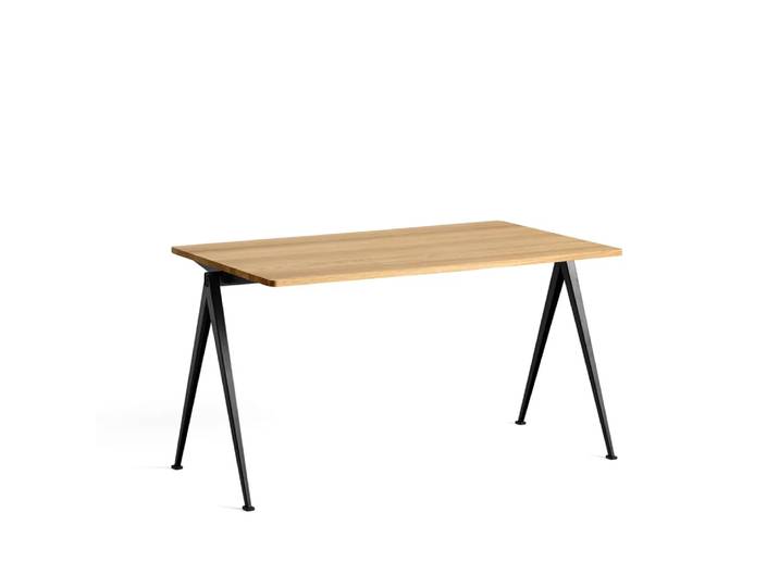 HAY Pyramid 01 Schreibtisch Oak clear lacquer-140x75cm-schwarzes Stahlgestell