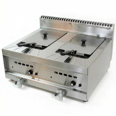 Professionelle Gasfritteuse 20 l, 2 Becken mit Ablasshahn für Gastronomie. Industrielle doppelte Tischfritteuse für Restaurantküchen.