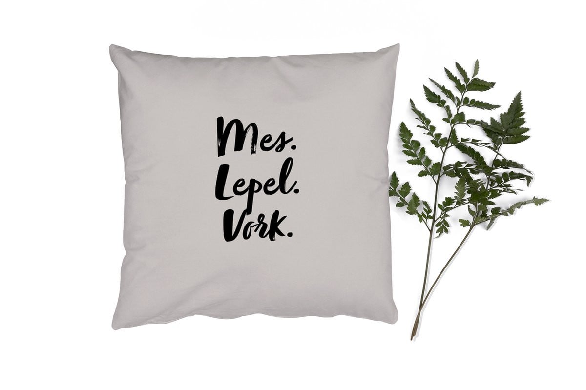 PillowMonkey Sierkussen Quote Taupe 50 x 50 cm