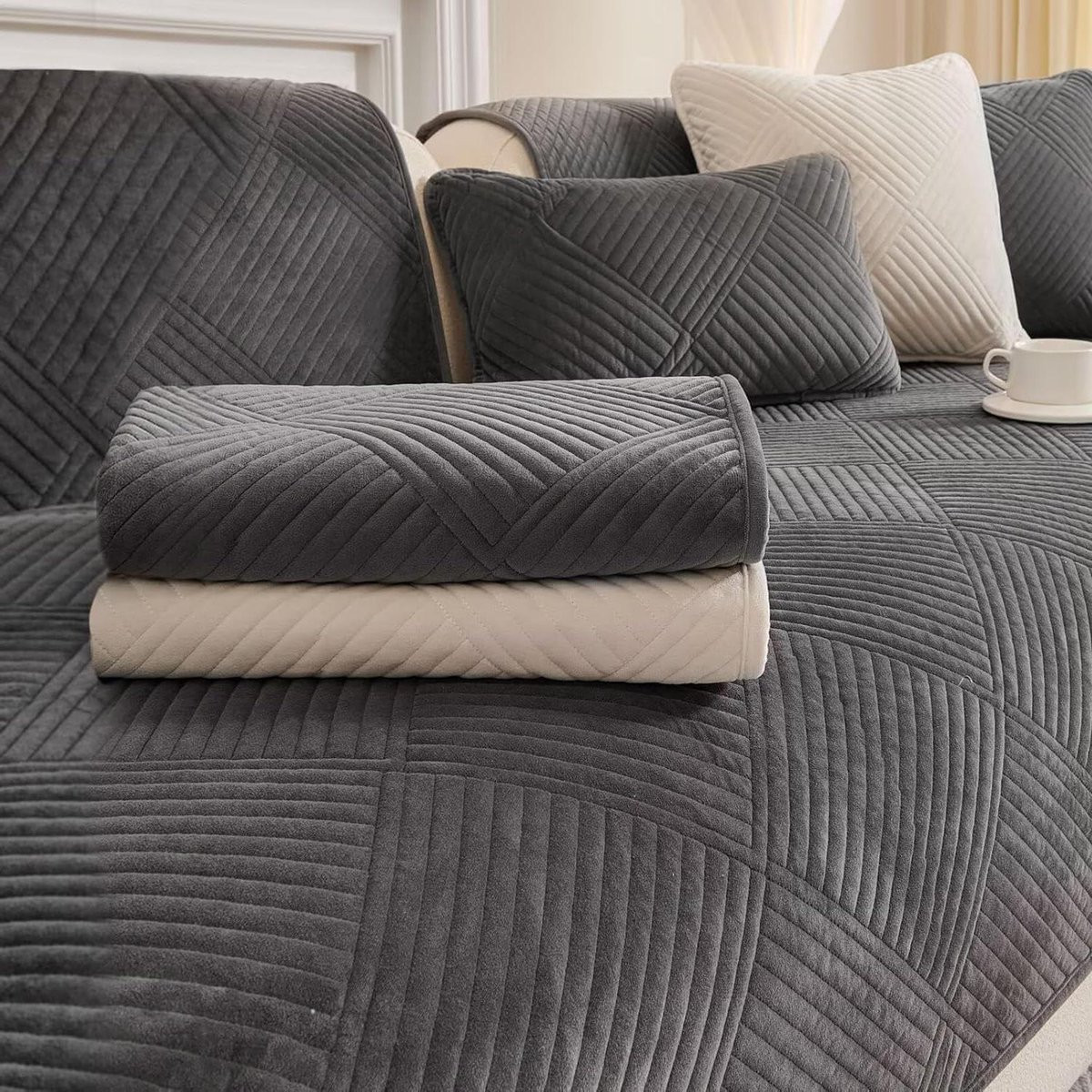 Donkergrijze antislip bankovertrek van zacht pluche voor jouw sofa
