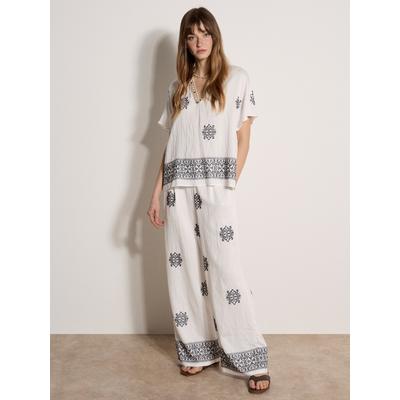Klassische Bluse APRICOT "Bluse mit Paisley-Perlenmuster", Damen, Gr. S (36), weiß, gewebt, Obermaterial: 87% Viskose CV. 13% Polyamid PA., gemustert, V-Ausschnitt, Blusen Bluse, mit Stickerei