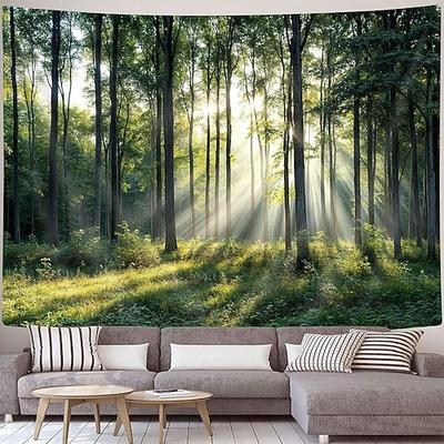 Wandteppich mit sonnenbeschienenem Wald, Naturlandschaft, hohen grünen Bäumen, Morgensonne und nebligem Laub – realistische Fotografie für Wohnzimmer, Schlafzimmer, Homeoffice, Dekorationshintergrund