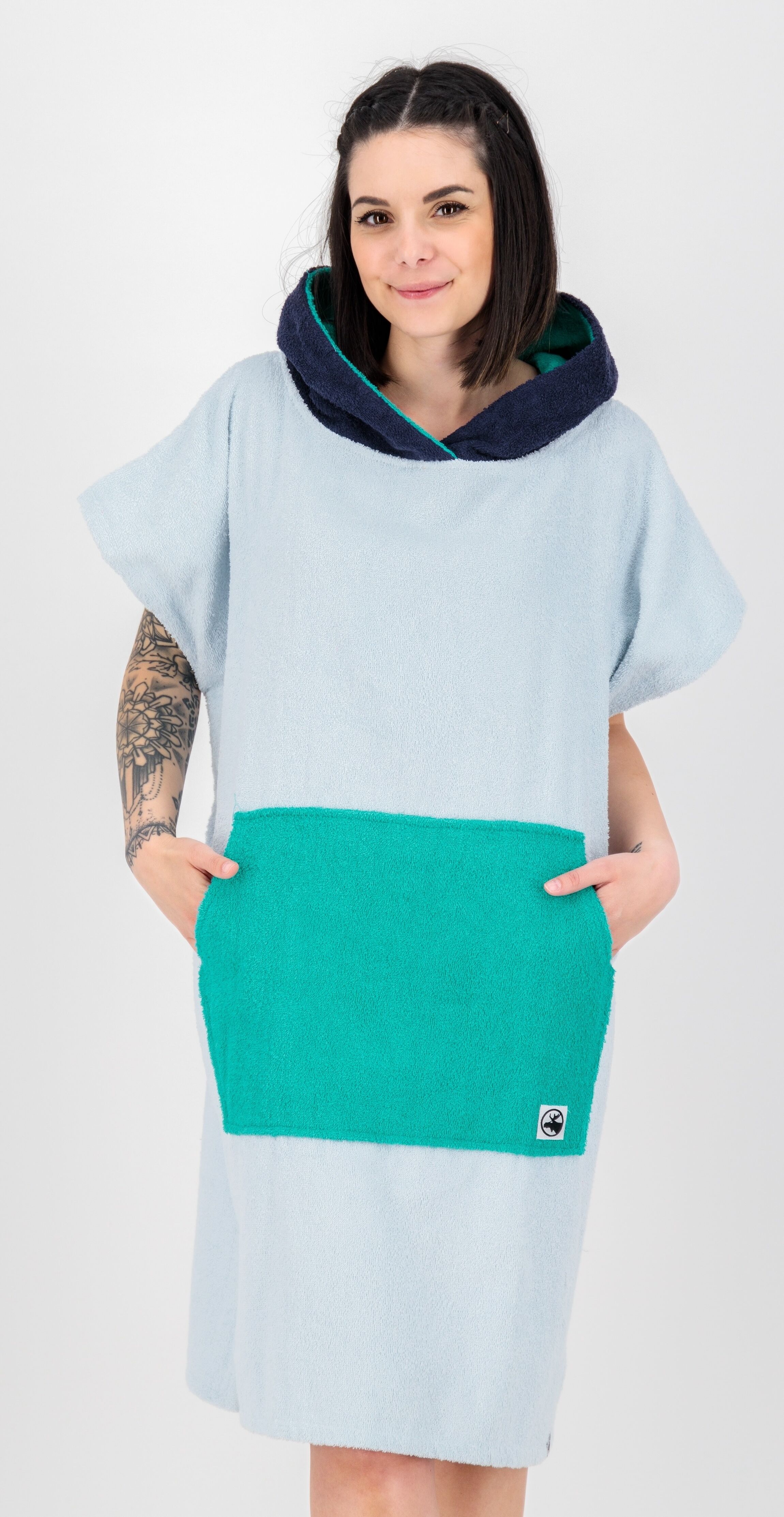 Poncho DEPROC ACTIVE "Badeponcho PARLEE BEACH", Damen, Gr. M(40/42), blau (hellblau), 100% Baumwolle Walkfrottier, bequem hüftbedeckend, Jacken Poncho, Badeponcho mit grosser Kängurutasche und Innentasche hellblau M(40/42)