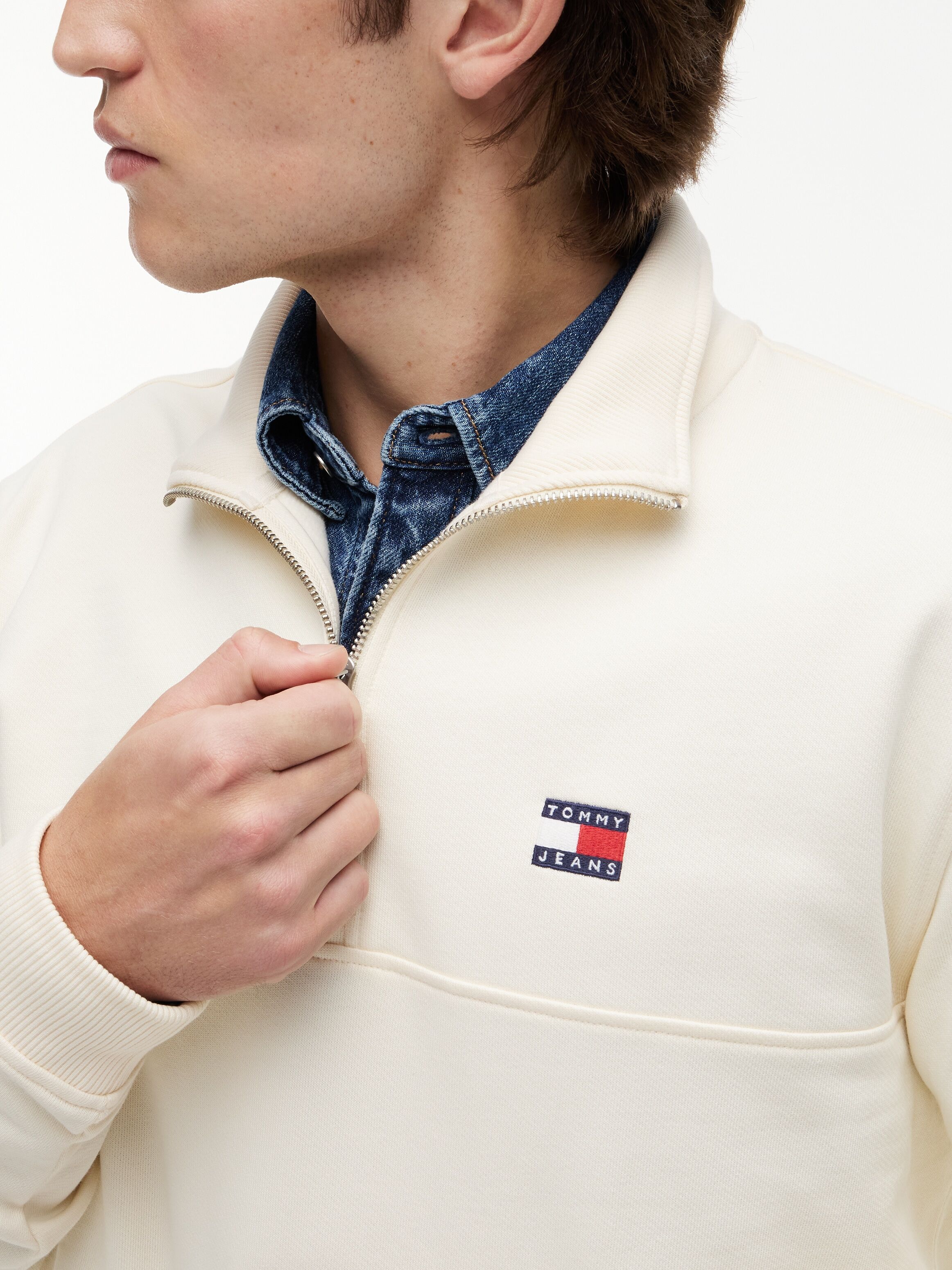 Sweatshirt TOMMY JEANS "TJM REGULAR BADGE QUARTER ZIP", Herren, Gr. M, beige (calico), Sweatware, Obermaterial: 100% Baumwolle, regular fit normal, Rippbündchen, Sweatshirts Sweatshirt calico M