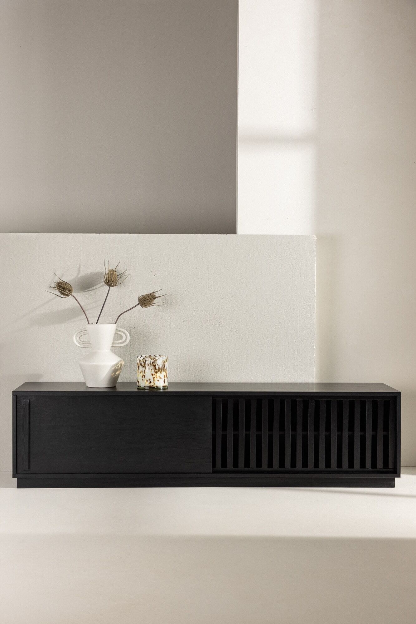 TV-Bank VENTURE HOME "Lugo, TV-Bank, Skandinavisch, Breite 180 cm", schwarz, B:180cm H:45cm T:40cm, MDF, Sideboards, TV-Bank, TV-Möbel, Lackierung, dunkel, wohnlich, stilvoll, einladend schwarz B/H/T: 180cm x 45cm x 40cm, Pappel Scheinkastanie, 2 Stk.