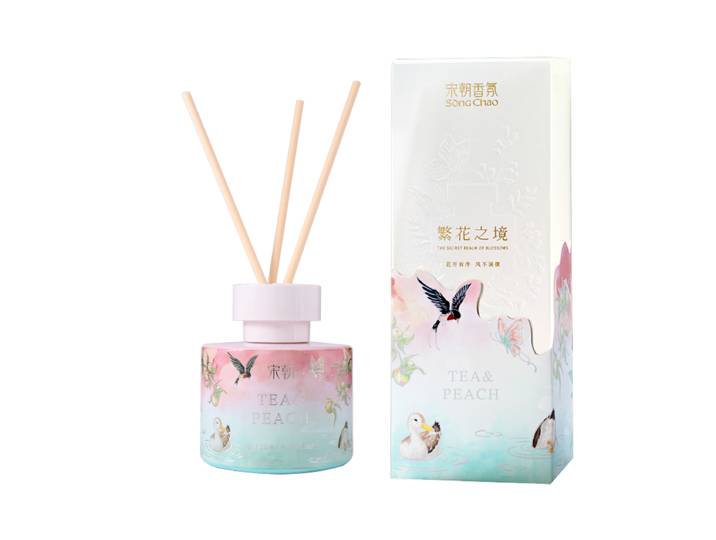 A Realm in Bloom Diffuseur à Bâtonnets Parfum : Thé &amp; Pêche 7,5*7,5*19,5 cm 108