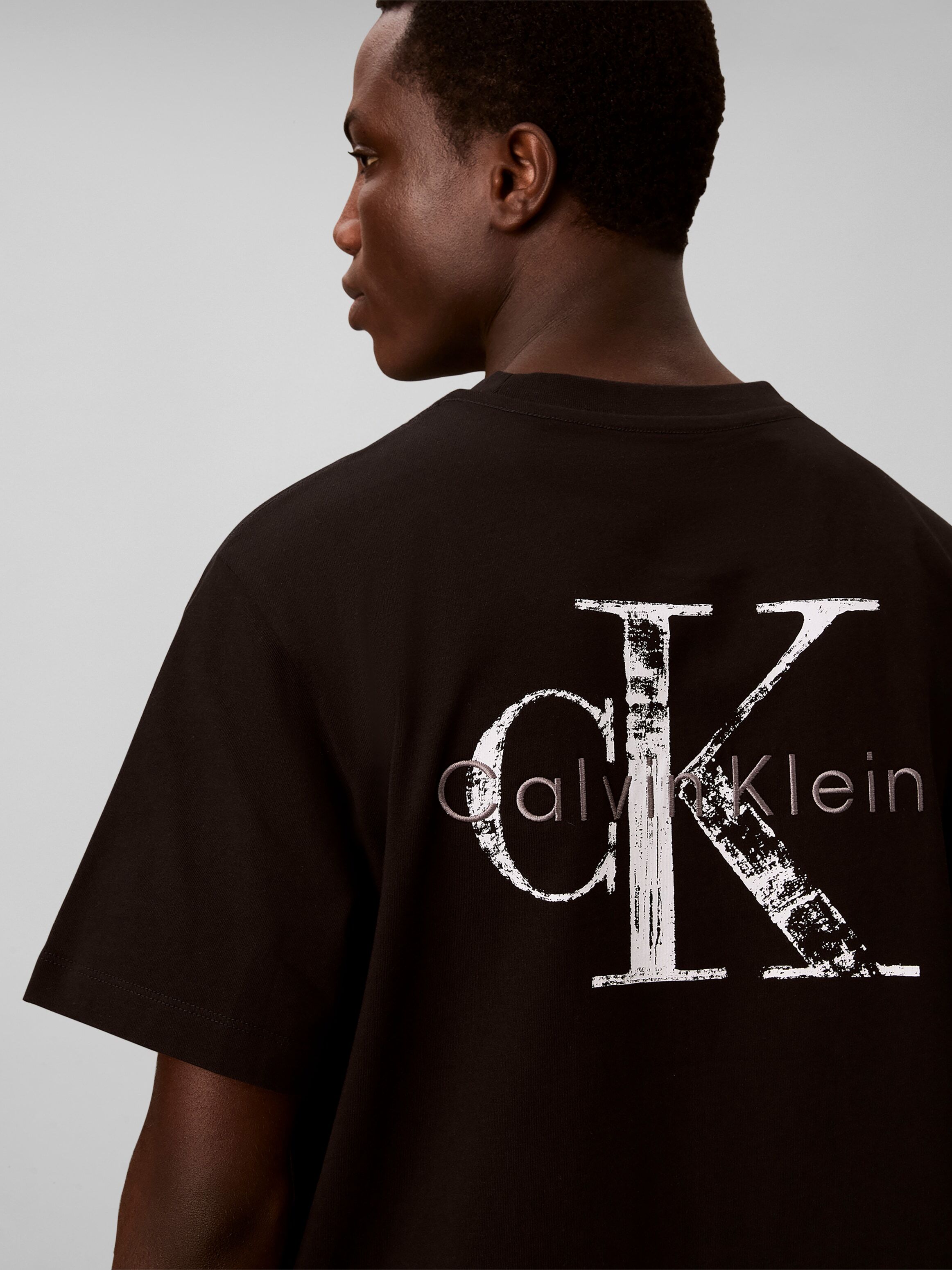 T-Shirt CALVIN KLEIN JEANS "DISTRESS MONOLOGO", Herren, Gr. S, schwarz, Web, Obermaterial: 100% Baumwolle, unifarben, regular fit normal, Rundhals, eingesetzt abgesteppte Kante, Shirts T-Shirt, Regular fit mit Rückenprint schwarz S