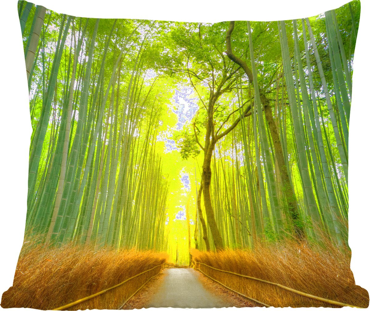 Sierkussen Pad in het Arashiyama-bamboebos in Japan, 60 x 60 cm