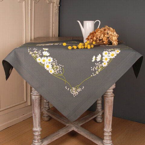 buttinette Stickmitteldecke "Margeriten"