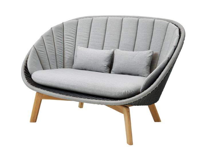 Sofa Peacock Cane-line braun, Designer Johannes Foersom & Peter Hiort-Lorenzen, 151x94x95.5 cm