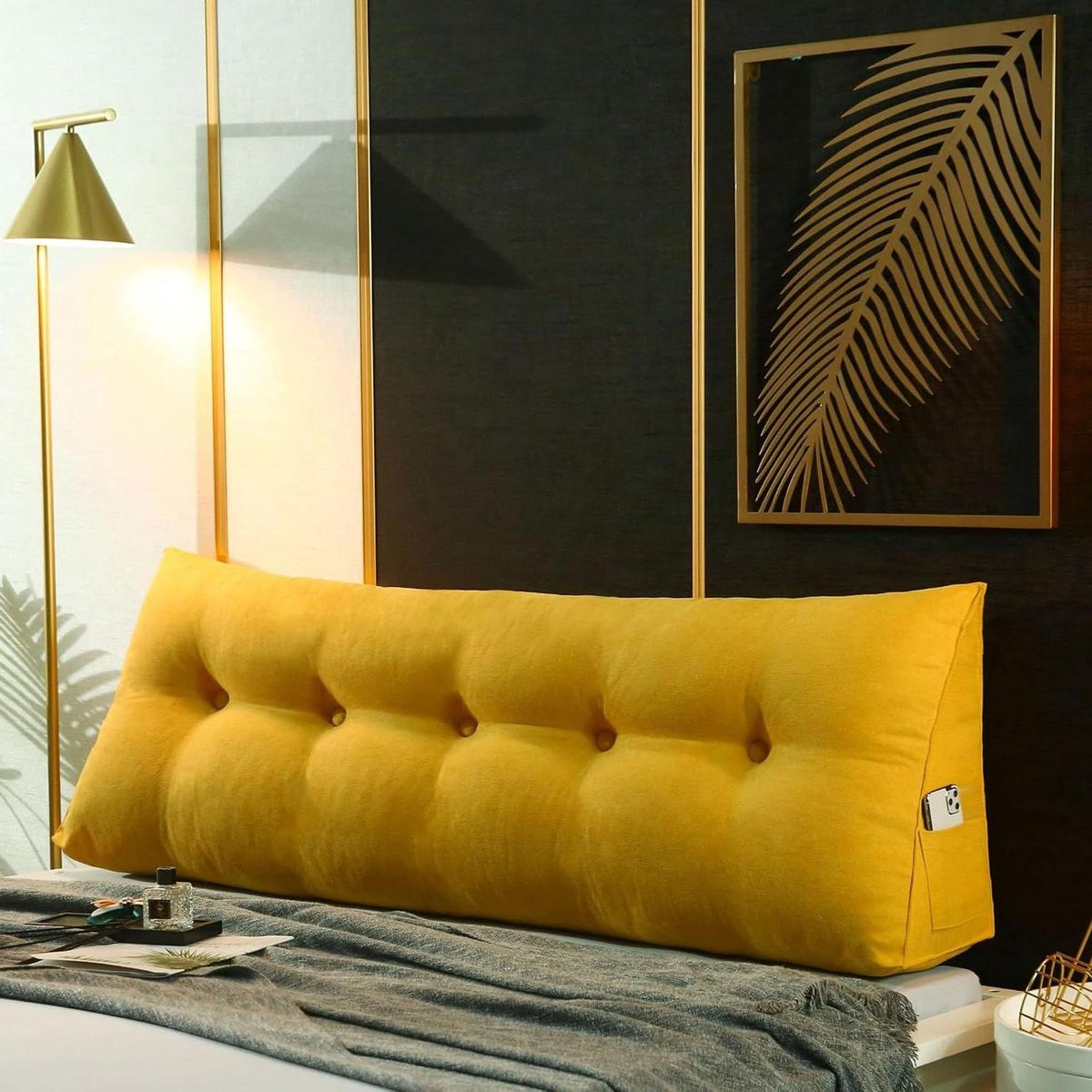 Driehoek rugkussen geel voor ontspanning in bed met handige zakken - 120 x 50 cm