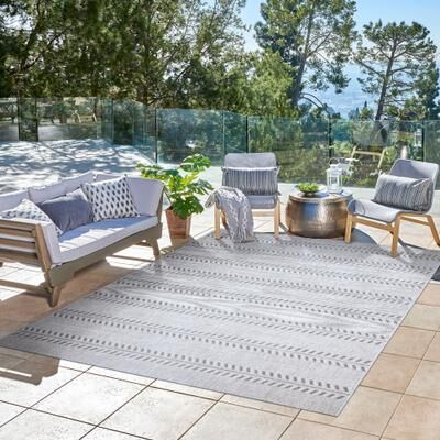 Gertmenian Paseo Moran Leaf Striped Flatweave Polypropylene Indoor/ Outdoor Area Rug Collection
