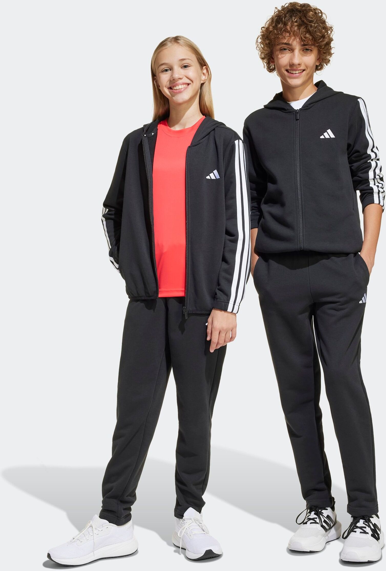 Trainingsanzug ADIDAS SPORTSWEAR "J 3S FT TS 220", Mädchen, Gr. 152, schwarz-weiss (schwarz, weiß), Obermaterial: 52% Baumwolle, 48% Polyester, Sportanzüge Trainingsanzug schwarz, weiß 152