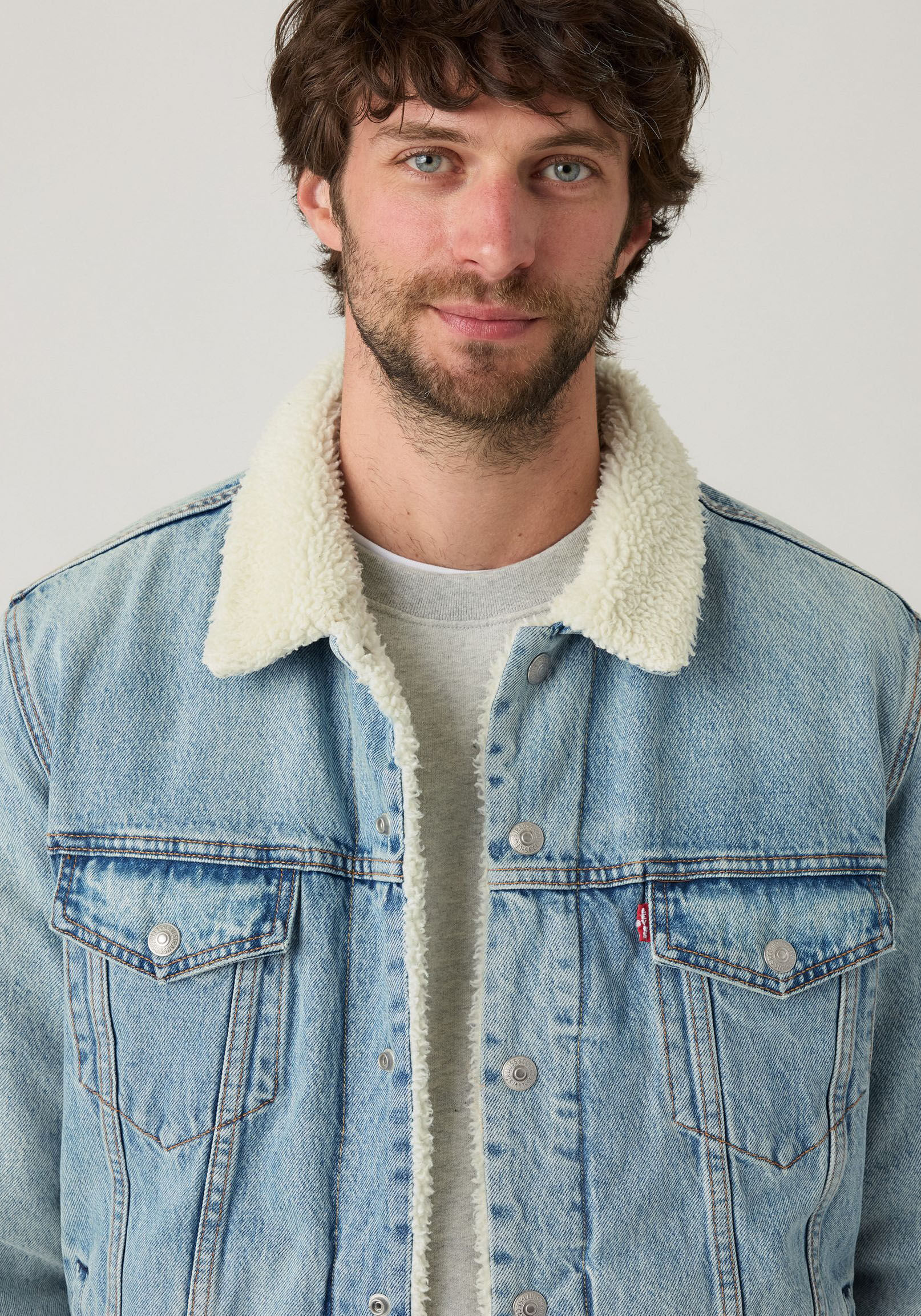 Kurzjacke LEVI'S "SHERPA", Herren, Gr. L, blau (kentucky blau sherpa), Denim/Jeans, Obermaterial: 100% Baumwolle, 1-Knopf-Manschette mit Druckknopf, Jacken Kurzjacke, mit Sherpa Fütterung kentucky blau sherpa L