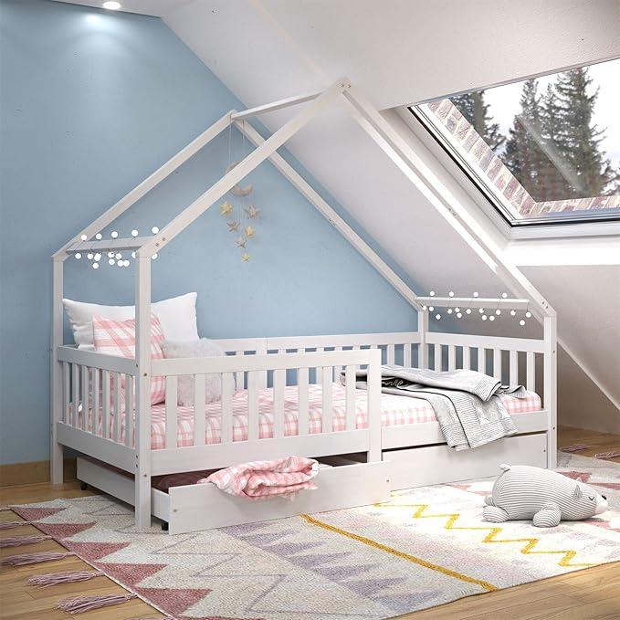 Hausbett ALVA aus Kiefer Massivholz, weiß - Kinderbett mit Dach, Tipibett mit Schubladen, Kinderzimmer Bett, Bodennahes Bett Montessori, ideal für Dachschrägen