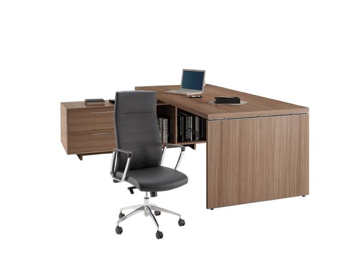 Pack Direction Bureau Flore avec retour suspendu - L.195 x P.170 cm - Plateau Noyer - Pieds panneaux + Fauteuil Nell simili cuir Noir