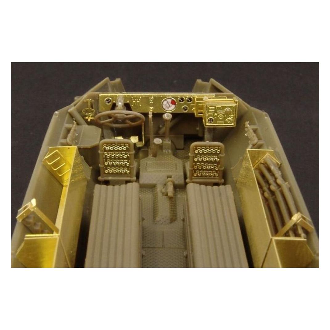 Hauler Sd Kfz 251-1 ausf C INTERIOR (AFV) (HLX48277)