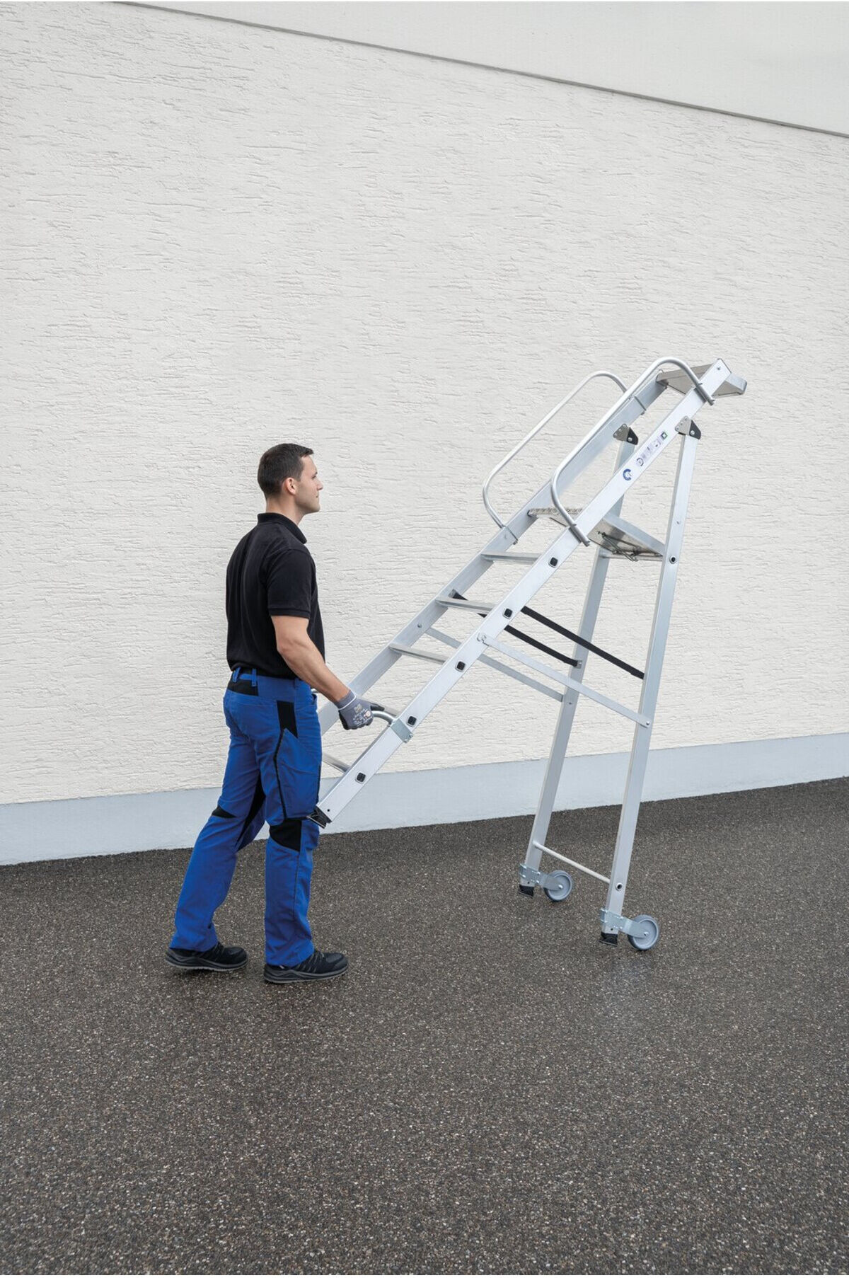 MUNK Aluminium-Stehleiter einseitig begehbar Rollen und Griff 6 Stufen (051086)