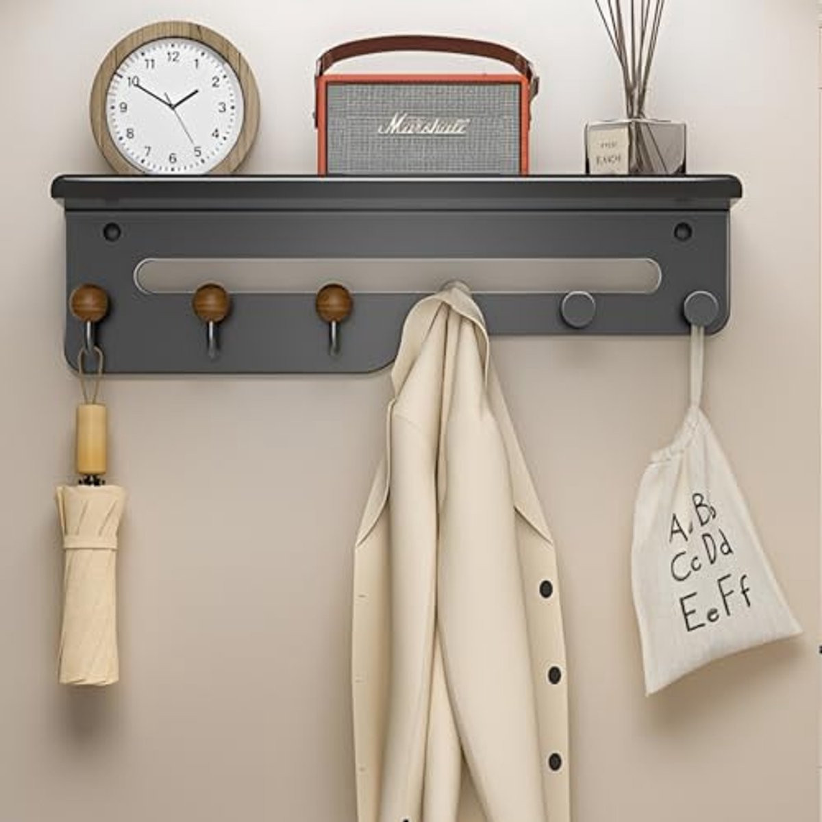 Moderne wandkapstok met plank en 6 haken in grijs voor de badkamer en entree