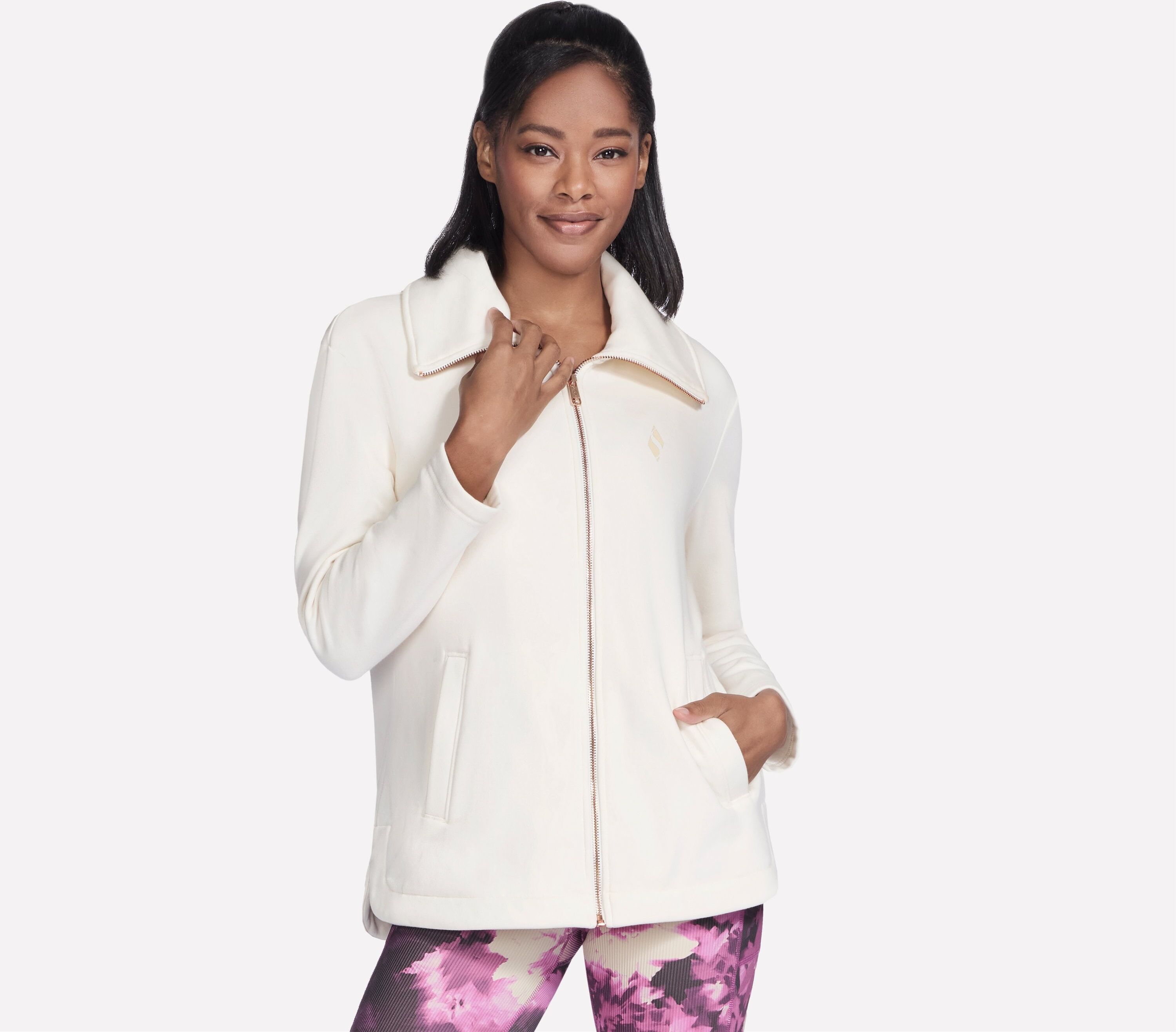 Trainingsjacke SKECHERS "GOSNUGGLE TUNIC FZ JACKET", Damen, Gr. M, weiß, Obermaterial: 62% Polyester, 35% Baumwolle, 3% Elasthan, Jacken Trainingsjacke, langärmliges Design, mit breitem, umklappbarem Kragen
