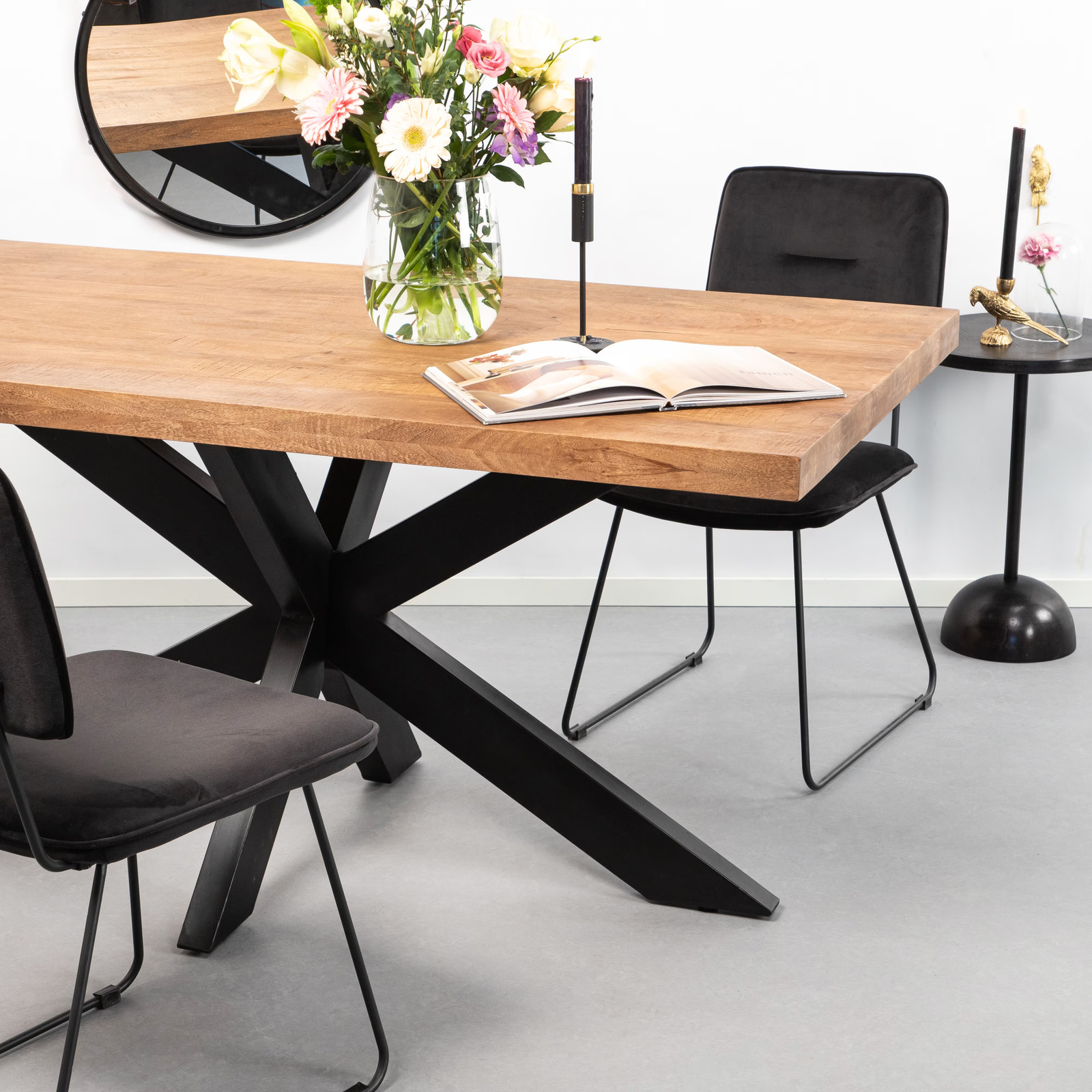 Sohome Eettafel Yannick Spider van mangohout en staal, 240 x 100 cm