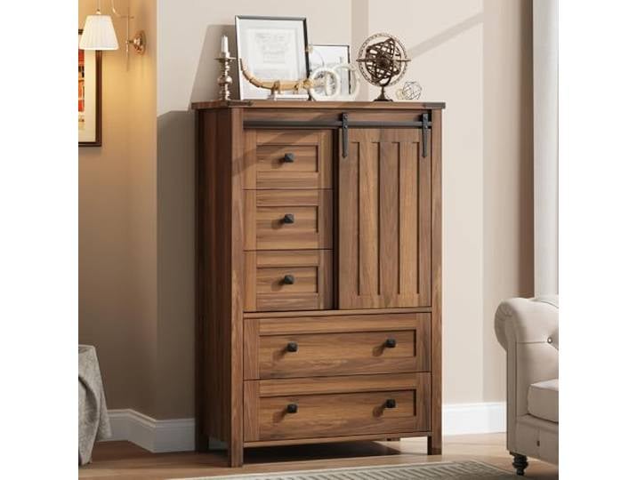 GarveeHome Kommode mit 5 Schubladen & 1 Tür, Barn-Door-Schubladenkommode in Walnuss-Optik, Aufbewahrungsschrank für Schlafzimmer, Wohnzimmer & Flur