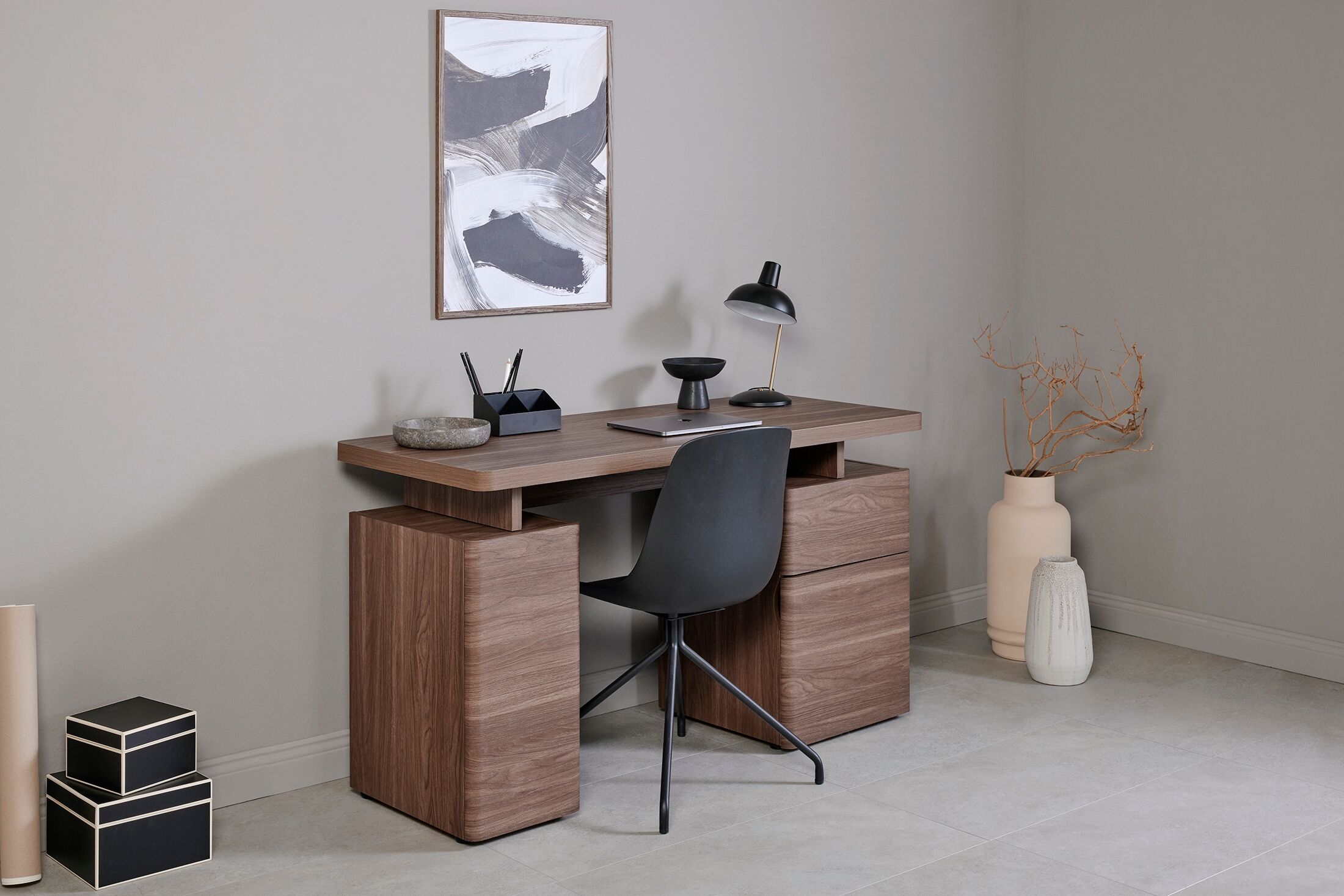 Schreibtisch JAHNKE "CU-LIBRE 140", braun (walnuss, walnuss, walnuss), B:135cm H:76cm T:55cm, Tische, Schreibtisch, platzsparender Arbeitsplatz, 1 Schublade und 2 Türen, 135 cm