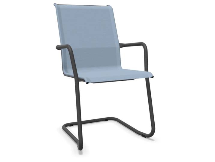 Freischwinger Locarno von Schaffner / Farbe: Eisblau / Grösse: 57 x 65 cm