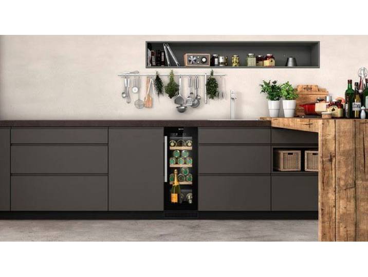 NEFF Weinkühlschrank KU9202HF0, für 21 Standardflaschen á 0,75l,Eine Temperatur Zone (5°C-20°C) zur optimalen Lagerung