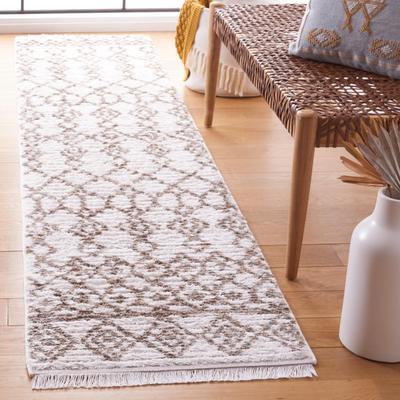 SAFAVIEH Augustine Bruna Moroccan Boho Fringe Rug