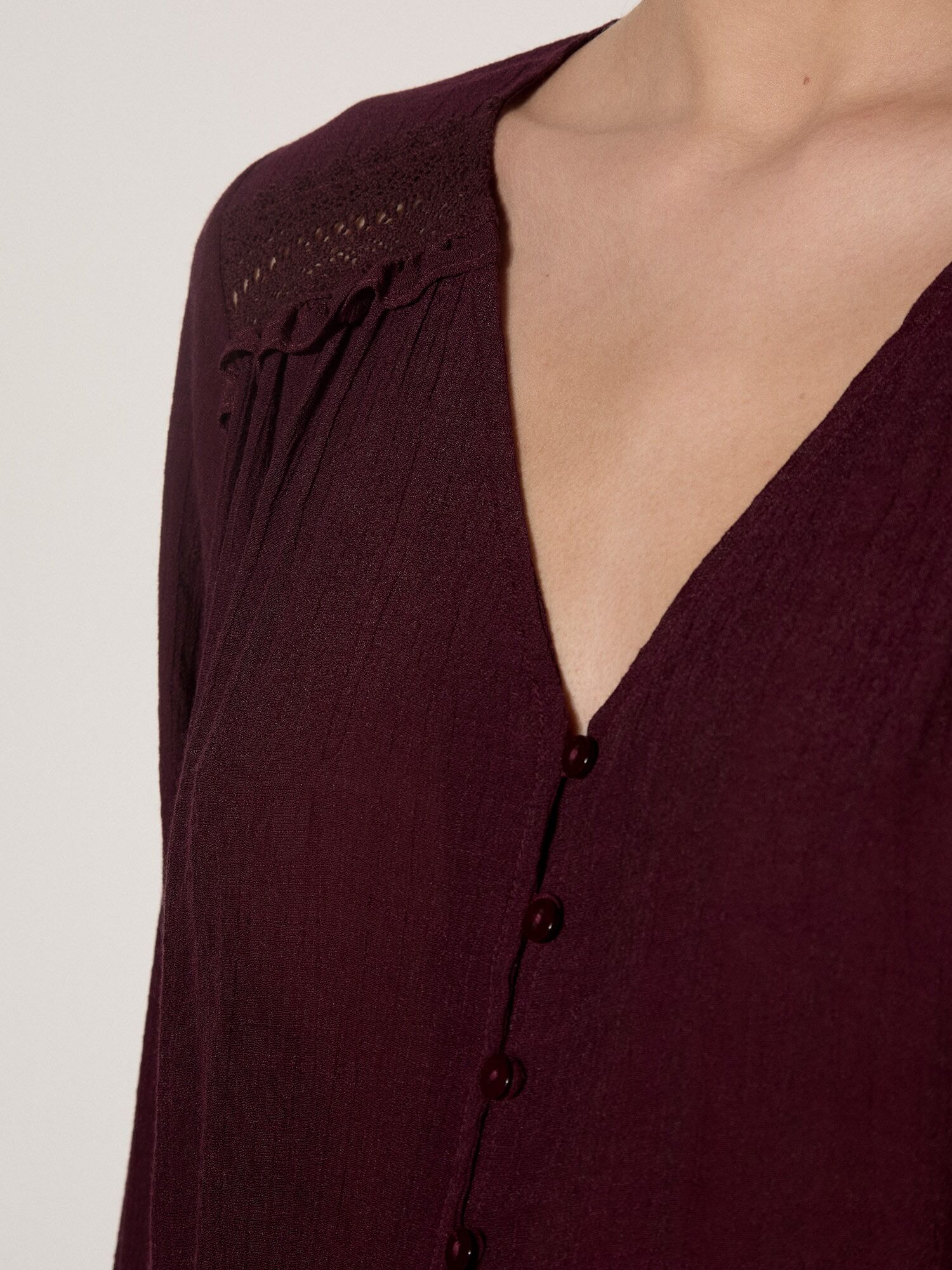Spitzenbluse APRICOT "Häkelbluse mit Schimmereffekt", Damen, Gr. M (38), rot (burgund), gewebt, , Modisch, normal, V-Ausschnitt, Ärmelbündchen, Blusen Spitzenbluse, mit Rüschenbesatz