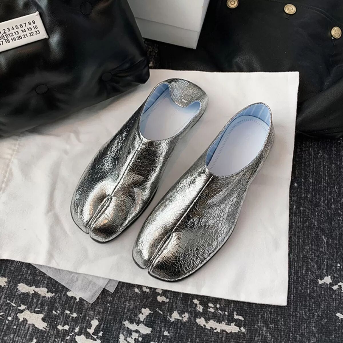 INF Komfortable Tabi-Schuhe – PU- und Mikrofaser-Ballerinas für Freizeitkleidung Silber 36