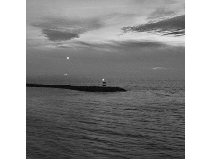 Dakota Suite & Vampilla - The Sea Is Never Full